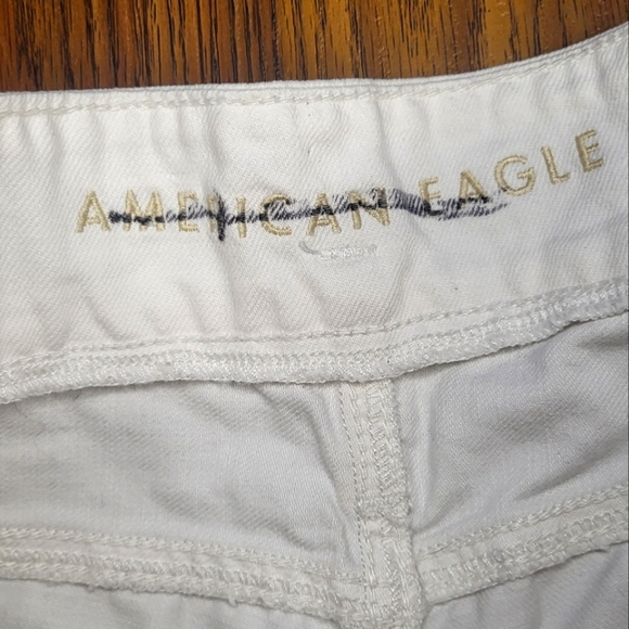 American Eagle High Rise White Mom Jeans - Size 0 | Classic & Chic A73 - Picture 6 of 12